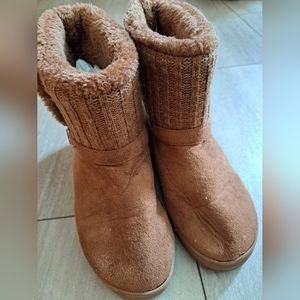 Women boots size 8